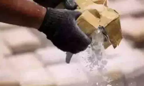 JAMMU: महिला ड्रग तस्कर को हेरोइन जैसे पदार्थ और नकदी के साथ गिरफ्तार किया गया