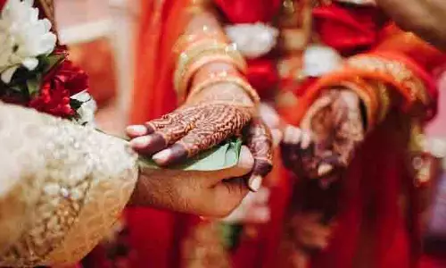 MP: झाबुआ में कन्या विवाह योजना के भुगतान को लेकर तनाव MP: झाबुआ में कन्या विवाह योजना के भुगतान को लेकर तनाव
