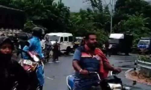 Odisha: कलिंग घाट में भारी भूस्खलन, सड़क संपर्क टूटा Odisha: कलिंग घाट में भारी भूस्खलन, सड़क संपर्क टूटा