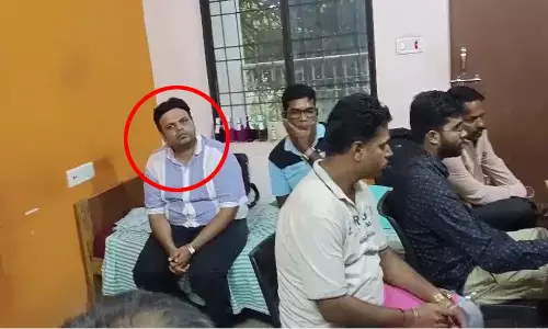 एनटीपीसी के उप महाप्रबंधक विजय दुबे 4.5 लाख की रिश्वत लेते रंगे हाथ गिरफ्तार एनटीपीसी के उप महाप्रबंधक विजय दुबे 4.5 लाख की रिश्वत लेते रंगे हाथ गिरफ्तार