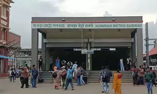 Howrah मेट्रो स्टेशन पर गिरने से सरकारी कर्मचारी की मौत Howrah मेट्रो स्टेशन पर गिरने से सरकारी कर्मचारी की मौत