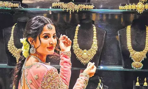 सोने-चांदी की कीमतें फिर रिकॉर्ड ऊंचाई पर.. क्या कहता है पैमाना..?