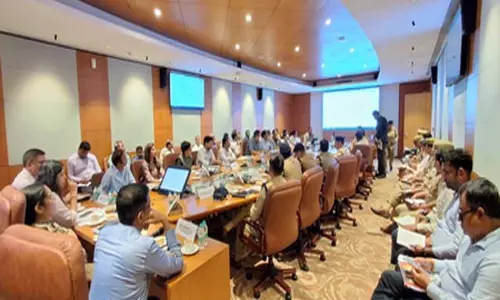 यूपी इंटरनेशनल ट्रेड शो-2025 की तैयारियों को लेकर महत्वपूर्ण समीक्षा बैठक संपन्न