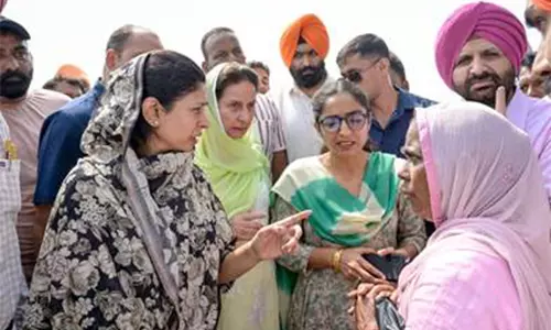 केंद्रीय राज्य मंत्री रक्षा खडसे ने समाना और Sanaur के बाढ़ प्रभावित इलाकों का लिया जायजा