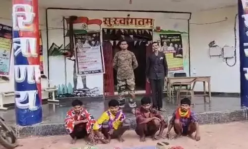 सुकमा में सुरक्षाबलों ने टिफिन बम के साथ चार नक्सली गिरफ्तार