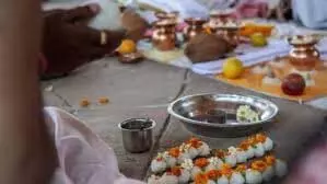 Sarva Pitru Amavasya 2025: पितरों को प्रसन्न करने का आखिरी दिन, जानें कब है सर्व पितृ अमावस्या, श्राद्ध नियम Sarva Pitru Amavasya 2025: पितरों को प्रसन्न करने का आखिरी दिन, जानें कब है सर्व पितृ अमावस्या, श्राद्ध नियम