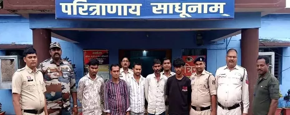 200 गुर्गे गिरफ्तार, गांजा-चरस और शराब जब्त 200 गुर्गे गिरफ्तार, गांजा-चरस और शराब जब्त
