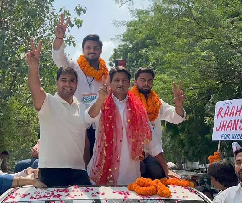 डीयू चुनाव: अजय राय और दीपेंद्र हुड्डा ने NSUI उम्मीदवारों के लिए रैली की डीयू चुनाव: अजय राय और दीपेंद्र हुड्डा ने NSUI उम्मीदवारों के लिए रैली की