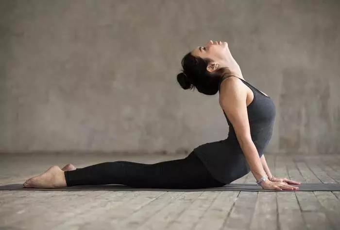 Yoga Tips: आपके बाल सफेद हो रहे हैं तो इन योगासनों का करें अभ्यास Yoga Tips: आपके बाल सफेद हो रहे हैं तो इन योगासनों का करें अभ्यास