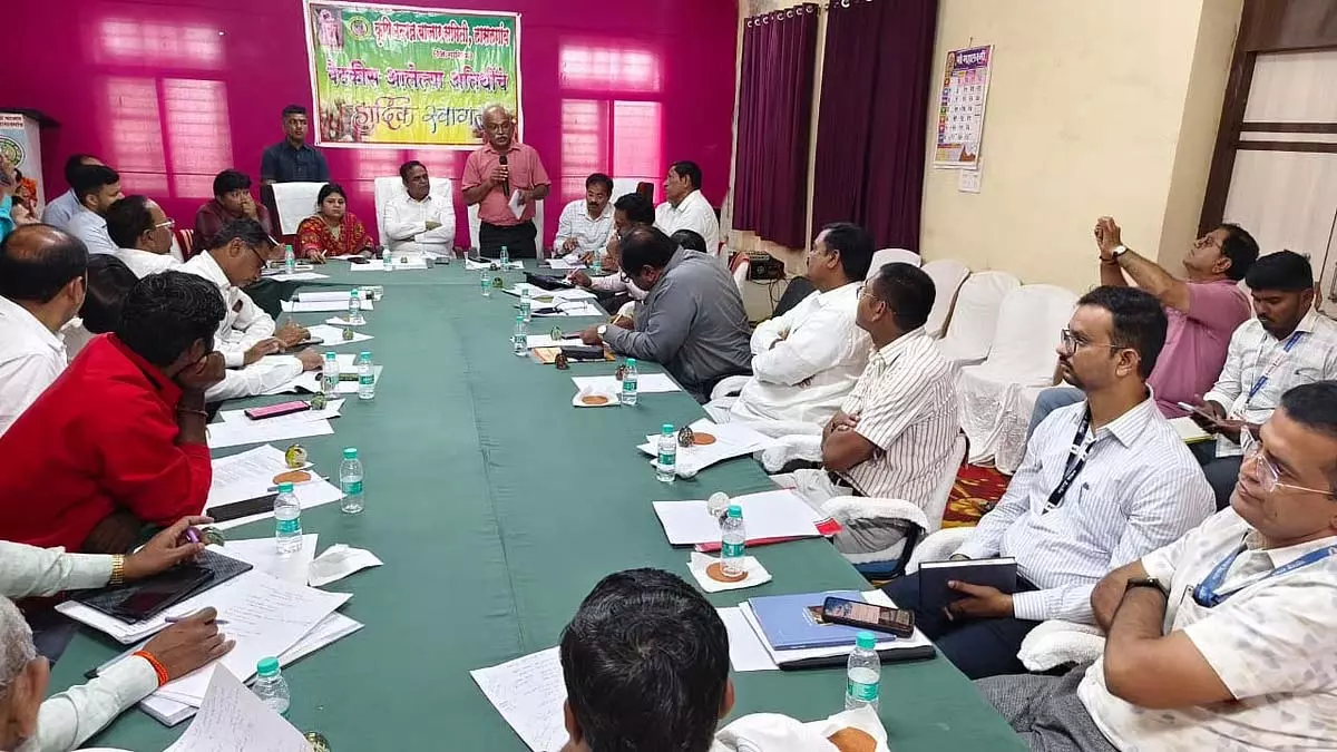 प्याज बाजार और निर्यात नीतियों का आकलन करने के लिए केंद्रीय टीम ने लासलगांव APMC का दौरा किया प्याज बाजार और निर्यात नीतियों का आकलन करने के लिए केंद्रीय टीम ने लासलगांव APMC का दौरा किया