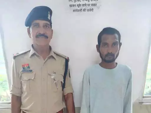 बाजार चौक में जमे थे सट्टेबाज, पुलिस की पड़ी रेड बाजार चौक में जमे थे सट्टेबाज, पुलिस की पड़ी रेड