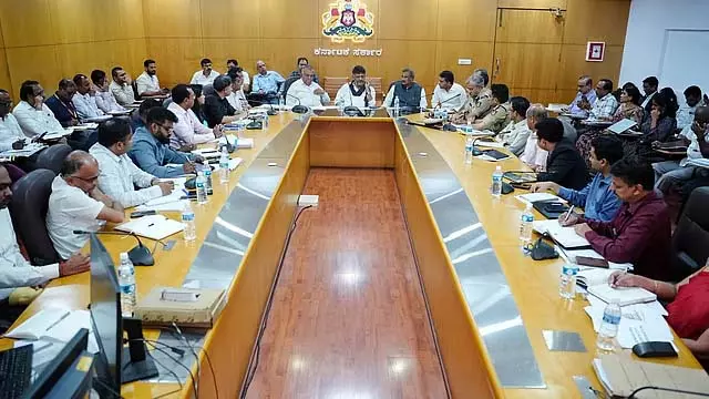 सड़क पर गड्ढे: खराब काम के लिए आप जिम्मेदार होंगे: DK ने अधिकारियों को चेतावनी दी सड़क पर गड्ढे: खराब काम के लिए आप जिम्मेदार होंगे: DK ने अधिकारियों को चेतावनी दी