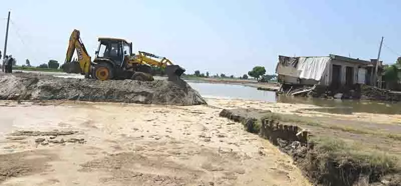 Fazilka में बाढ़ के पानी में प्रमुख सीमावर्ती इलाका बह गया Fazilka में बाढ़ के पानी में प्रमुख सीमावर्ती इलाका बह गया