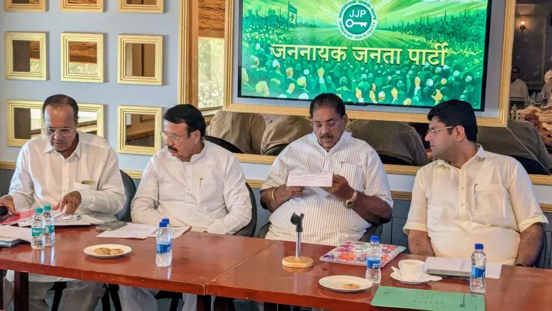 Haryana के मुख्यमंत्री को सलाहकारों द्वारा गुमराह किया जा रहा Haryana के मुख्यमंत्री को सलाहकारों द्वारा गुमराह किया जा रहा