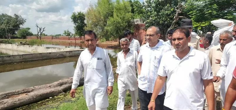 Hisar के गांवों ने पानी निकासी के लिए घटिया पाइपों की शिकायत की Hisar के गांवों ने पानी निकासी के लिए घटिया पाइपों की शिकायत की