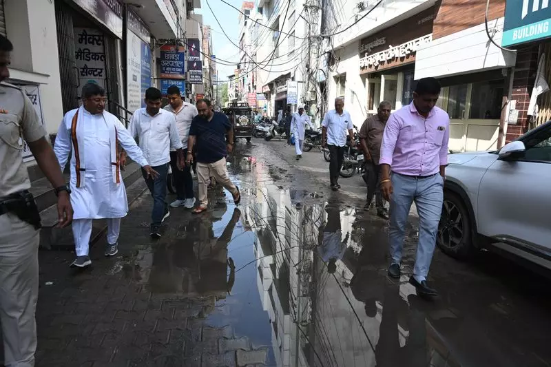 Haryana : महापौर ने हिसार में जलभराव वाले इलाकों का निरीक्षण किया, शीघ्र उपाय का आश्वासन दिया Haryana : महापौर ने हिसार में जलभराव वाले इलाकों का निरीक्षण किया, शीघ्र उपाय का आश्वासन दिया