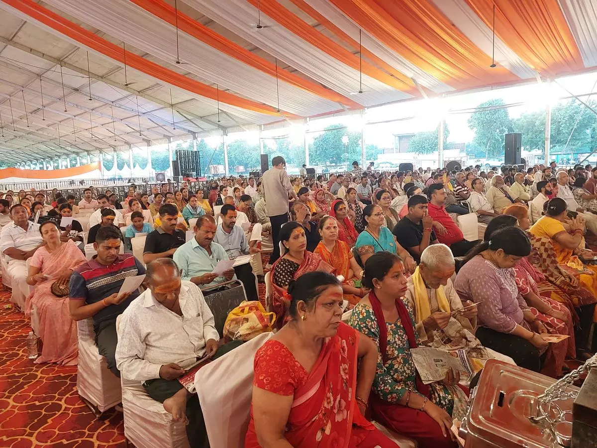Meerut: रामभद्राचार्य कथा में धन हड़पने का मामला Meerut: रामभद्राचार्य कथा में धन हड़पने का मामला