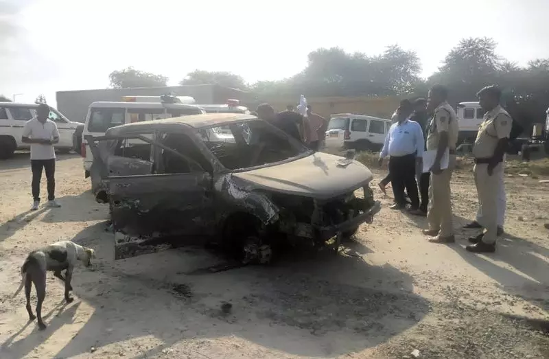 Haryana : दिल्ली-जयपुर हाईवे पर पलटे केमिकल टैंकर से कार में आग लगने से 2 लोग जिंदा जल गए Haryana : दिल्ली-जयपुर हाईवे पर पलटे केमिकल टैंकर से कार में आग लगने से 2 लोग जिंदा जल गए