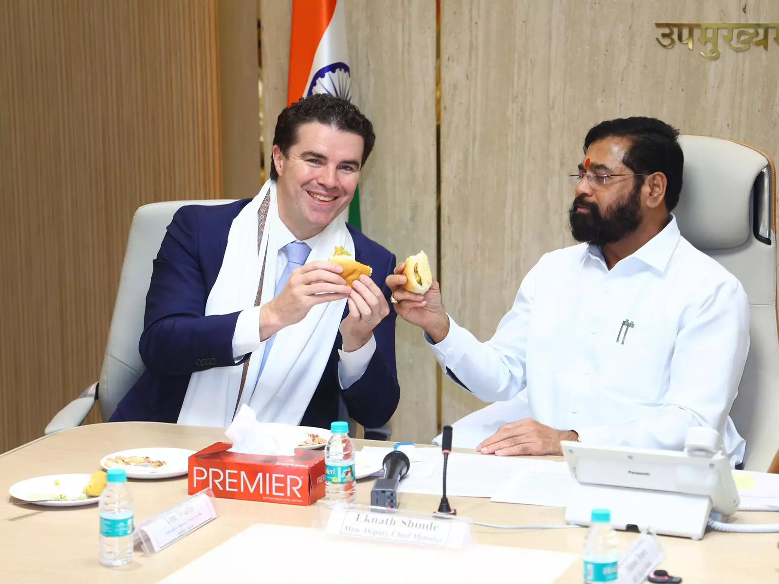 ऑस्ट्रेलियाई MP टिम वाट्स ने महाराष्ट्र के डिप्टी सीएम शिंदे से की मुलाकात ऑस्ट्रेलियाई MP टिम वाट्स ने महाराष्ट्र के डिप्टी सीएम शिंदे से की मुलाकात