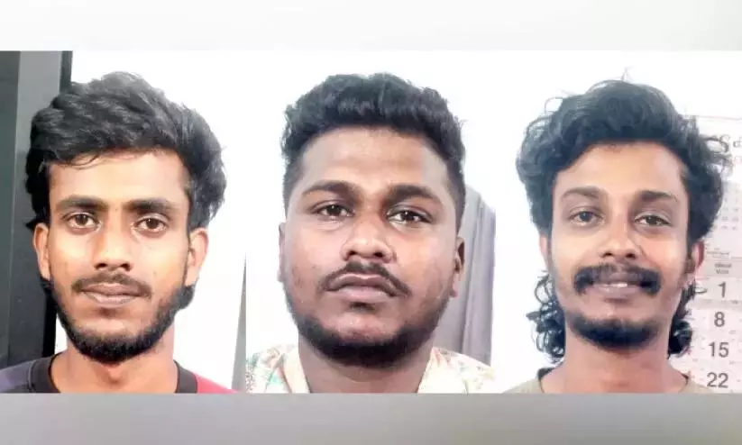 Kerala : पेट्रोल पंप पर हमला करने वाले गुंडे गिरफ्तार Kerala : पेट्रोल पंप पर हमला करने वाले गुंडे गिरफ्तार