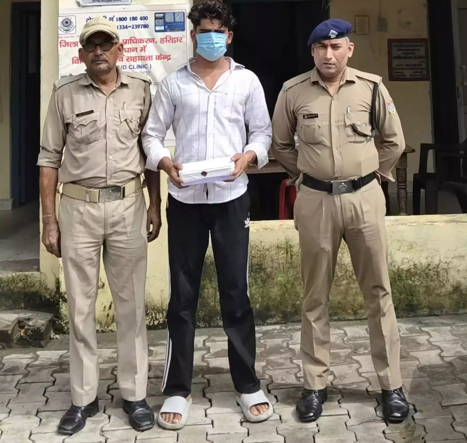 Haridwar: पिल्ला गैंग का सरगना अवैध असलहे के साथ गिरफ्तार Haridwar: पिल्ला गैंग का सरगना अवैध असलहे के साथ गिरफ्तार