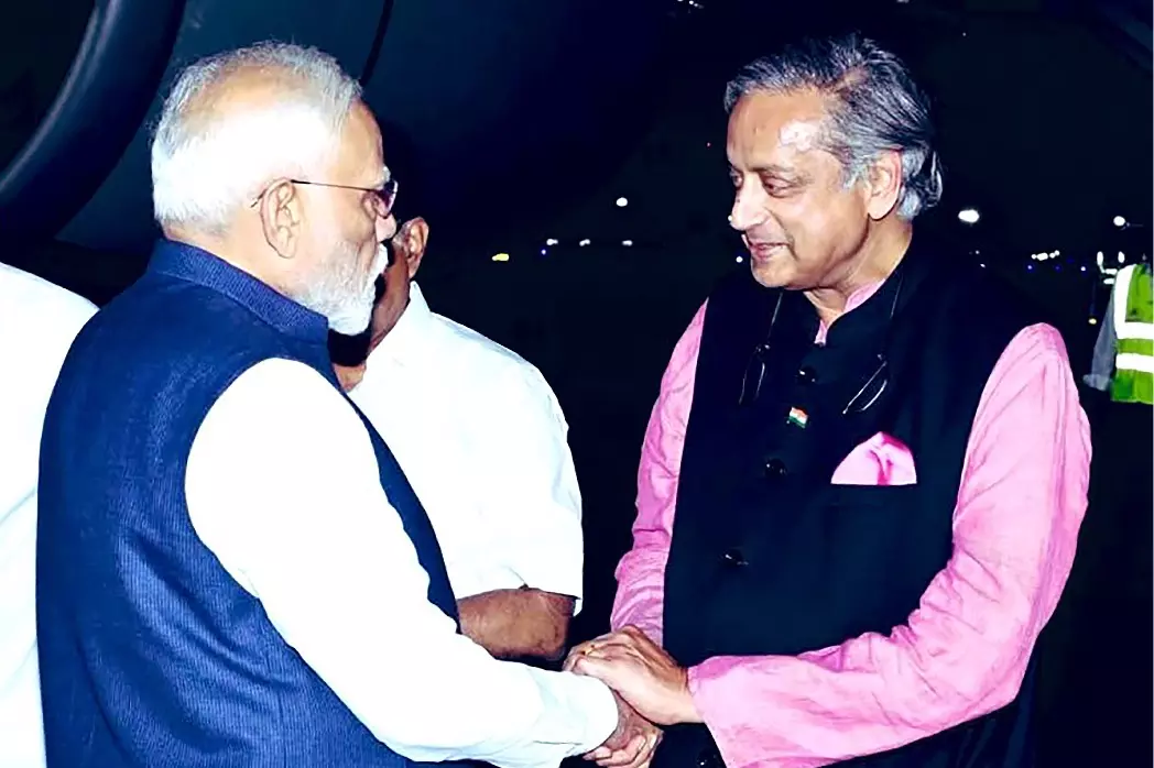 पीएम मोदी को जन्मदिन की बधाई देते हुए शशि थरूर ने जताई शुभेच्छा पीएम मोदी को जन्मदिन की बधाई देते हुए शशि थरूर ने जताई शुभेच्छा