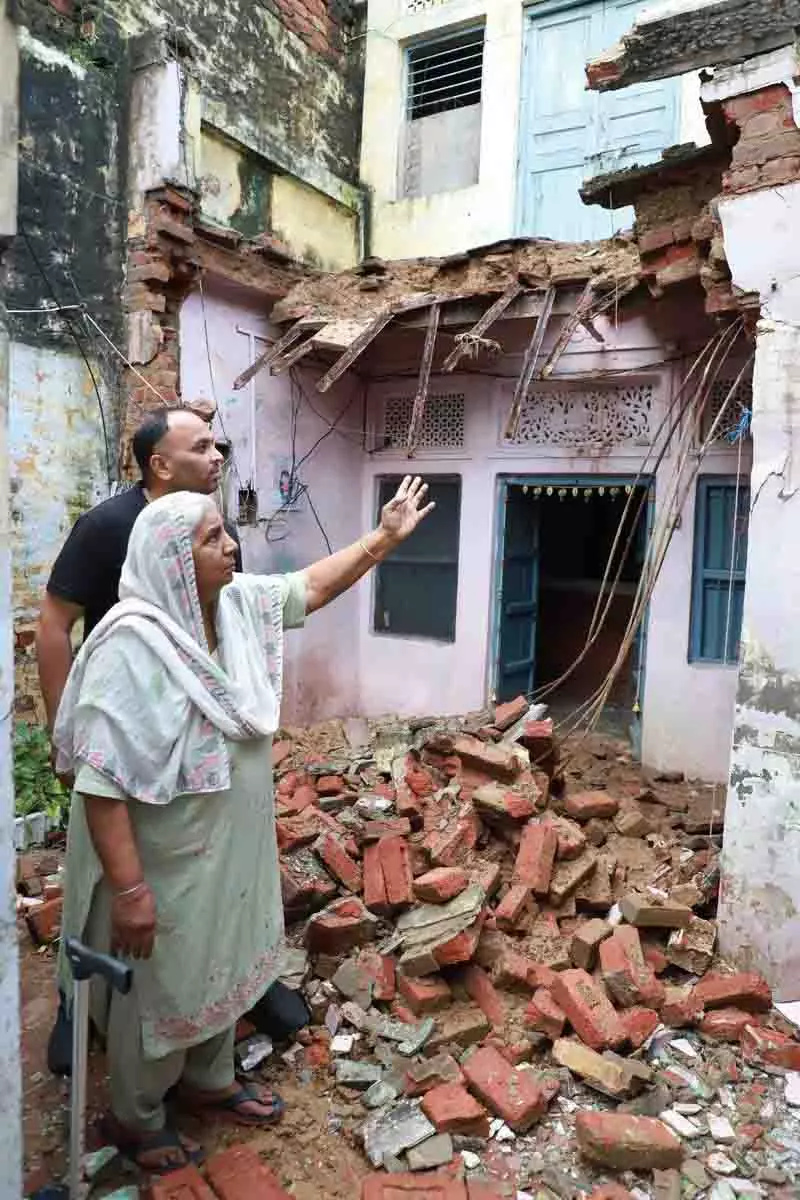 Jalandhar: बाढ़ प्रभावित घरों के लिए राहत राशि बढ़ी Jalandhar: बाढ़ प्रभावित घरों के लिए राहत राशि बढ़ी