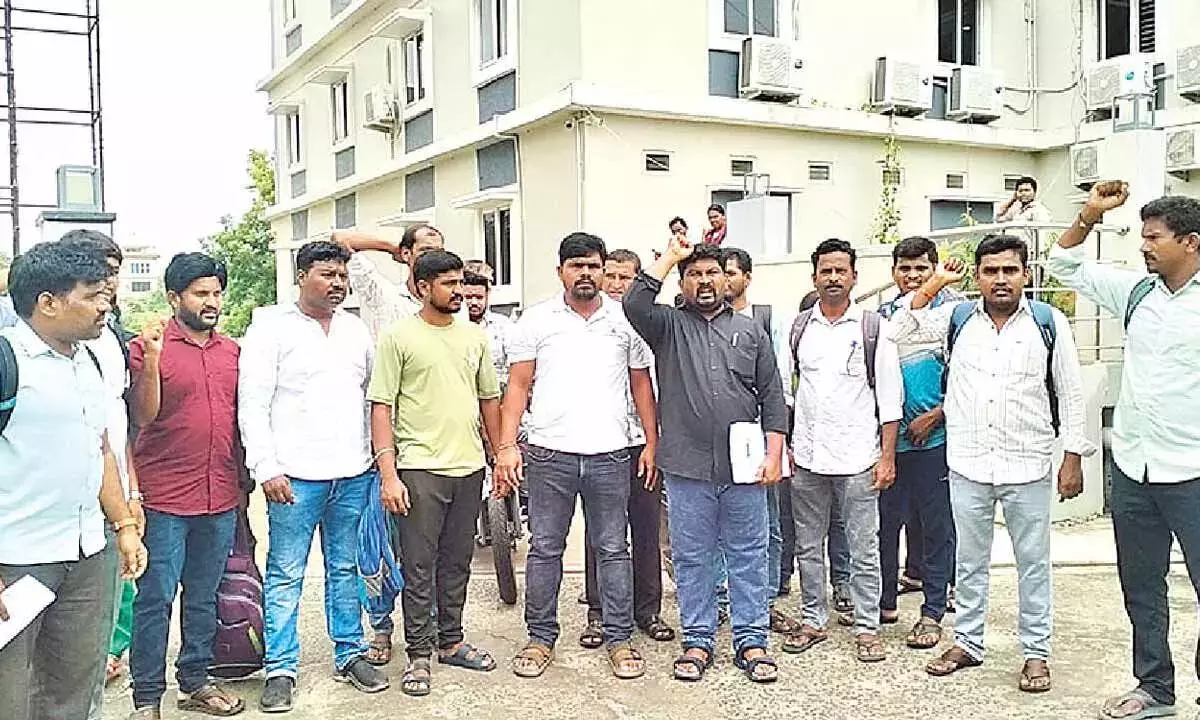 DYFI का आरोप, सरकार डीएससी अभ्यर्थियों के साथ खिलवाड़ कर रही है DYFI का आरोप, सरकार डीएससी अभ्यर्थियों के साथ खिलवाड़ कर रही है