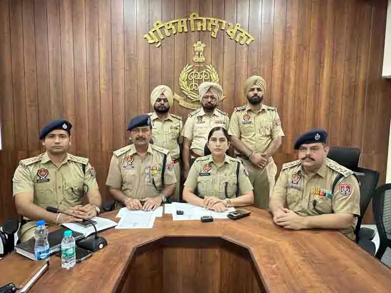 खन्ना पुलिस ने ICE ड्रग और हेरोइन के साथ चार लोगों को पकड़ा खन्ना पुलिस ने ICE ड्रग और हेरोइन के साथ चार लोगों को पकड़ा