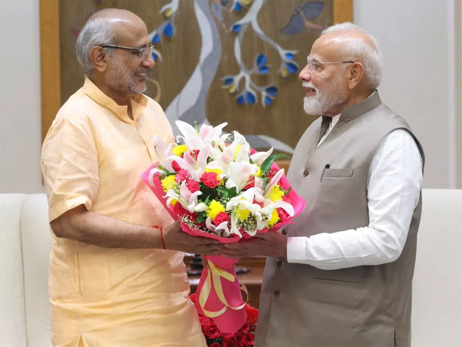 उपराष्ट्रपति ने PM मोदी को जन्मदिन की दी बधाई उपराष्ट्रपति ने PM मोदी को जन्मदिन की दी बधाई