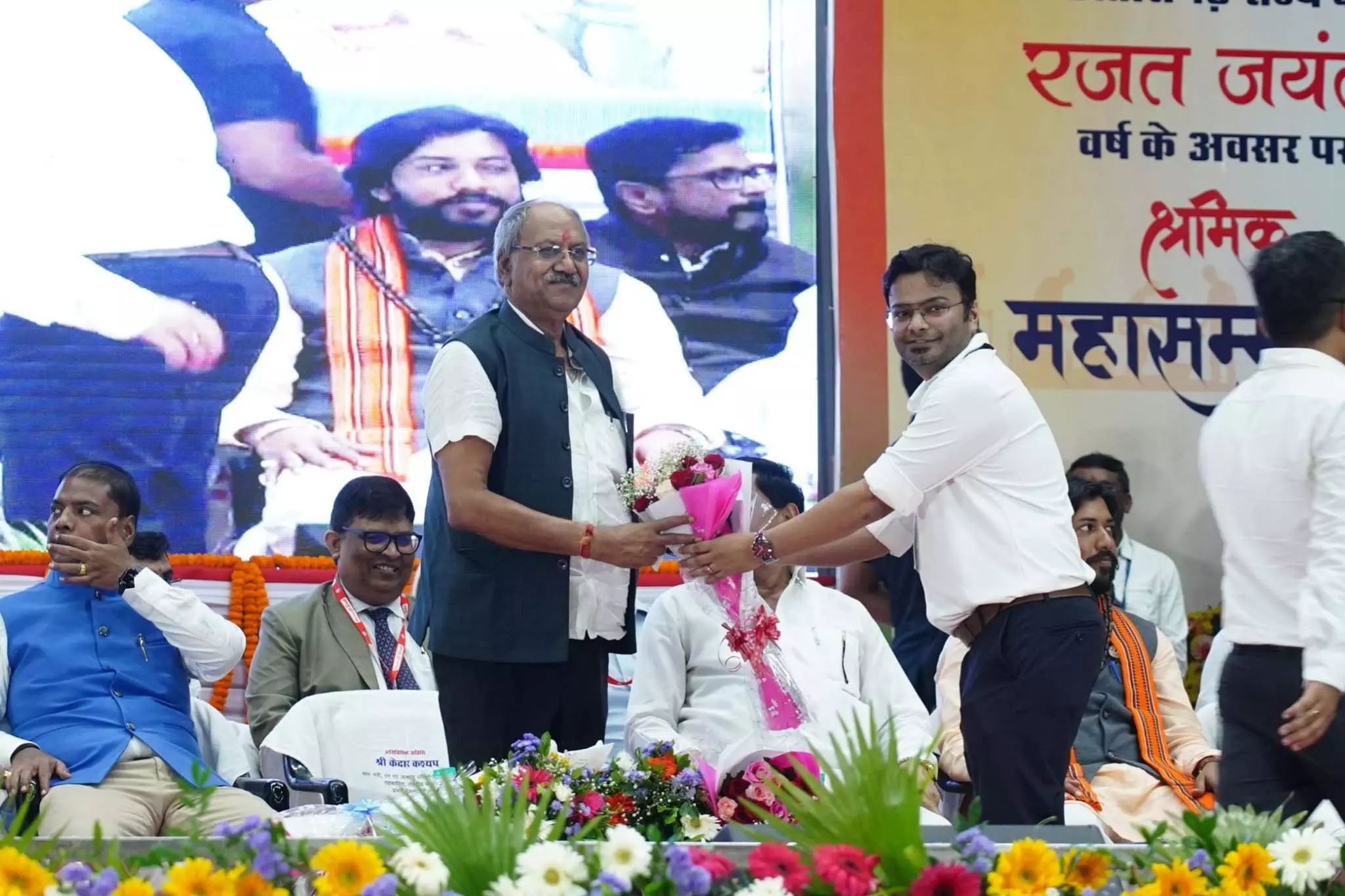 1.84 लाख श्रमिकों के खातों में 65 करोड़ की राशि ट्रांसफर, बृजमोहन अग्रवाल और मुख्यमंत्री साय ने लिया हिस्सा 1.84 लाख श्रमिकों के खातों में 65 करोड़ की राशि ट्रांसफर, बृजमोहन अग्रवाल और मुख्यमंत्री साय ने लिया हिस्सा