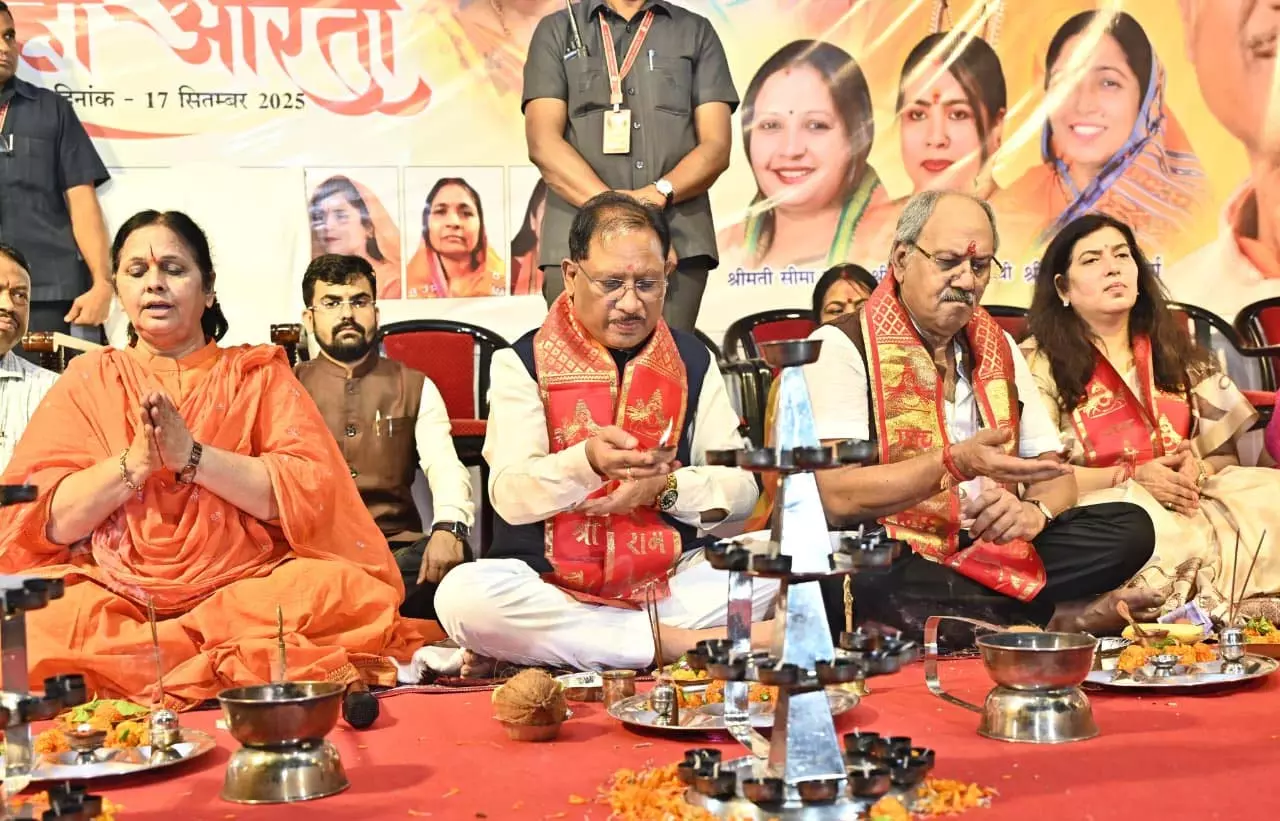 मुख्यमंत्री विष्णुदेव साय खारुन मईया समरसता भव्य महाआरती में हुए शामिल मुख्यमंत्री विष्णुदेव साय खारुन मईया समरसता भव्य महाआरती में हुए शामिल