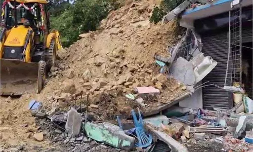 Uttarakhand: मकान ढहा, मलबे में दबकर महिला की दर्दनाक मौत Uttarakhand: मकान ढहा, मलबे में दबकर महिला की दर्दनाक मौत