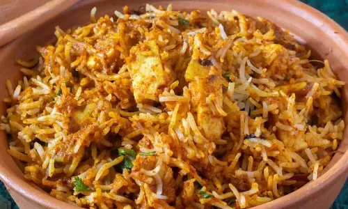 Paneer Makhani Biryani: रात के खाने के लिए यह बेहतरीन व्यंजन Paneer Makhani Biryani: रात के खाने के लिए यह बेहतरीन व्यंजन
