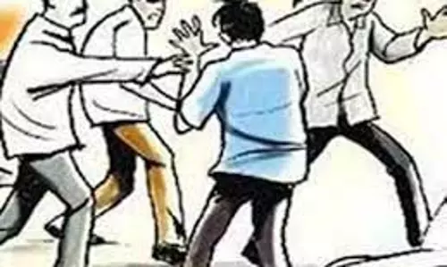 Begusarai: होमगार्ड के दो गुटों में झड़प, 6 घायल Begusarai: होमगार्ड के दो गुटों में झड़प, 6 घायल