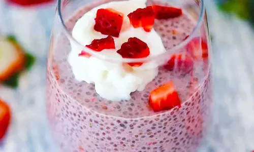 Strawberry Chia Pudding: नाश्ते में स्वाद और सेहत का रखें ख्याल Strawberry Chia Pudding: नाश्ते में स्वाद और सेहत का रखें ख्याल