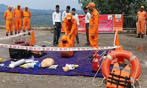 Hamirpur: कोट में एनडीआरएफ ने चलाया जागरूकता अभियान Hamirpur: कोट में एनडीआरएफ ने चलाया जागरूकता अभियान