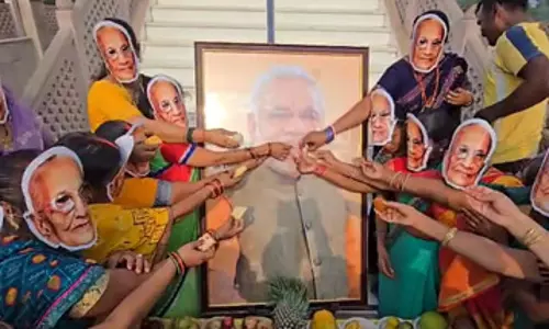 Modi@75: पीएम मोदी का अनोखा जन्मदिन समारोह, VIDEO Modi@75: पीएम मोदी का अनोखा जन्मदिन समारोह, VIDEO