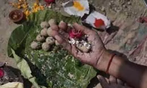 Pitru Paksha 2025: पितृ पक्ष में द्वादशी श्राद्ध कल, इस तरह करें पिंडदान, पितर प्रसन्न होंगे और देंगे आशीर्वाद