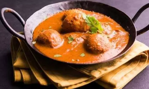 Lucknowi Dum Aloo: यह व्यंजन निश्चित रूप से आपके दिन को खास बना देगा Lucknowi Dum Aloo: यह व्यंजन निश्चित रूप से आपके दिन को खास बना देगा
