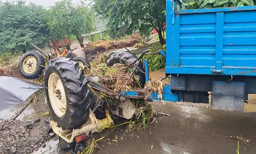 Jalgaon : गांवों में भारी बारिश से सैकड़ों लोग विस्थापित, एक बह गया