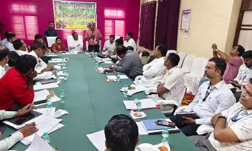 प्याज बाजार और निर्यात नीतियों का आकलन करने के लिए केंद्रीय टीम ने लासलगांव APMC का दौरा किया
