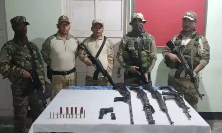 Manipur पुलिस ने उग्रवाद विरोधी अभियान में लूटे गए हथियार बरामद किए Manipur पुलिस ने उग्रवाद विरोधी अभियान में लूटे गए हथियार बरामद किए