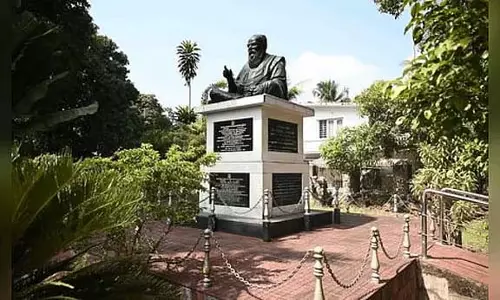 Kerala : वाइकोम में पेरियार की प्रतिमा का सम्मान Kerala : वाइकोम में पेरियार की प्रतिमा का सम्मान