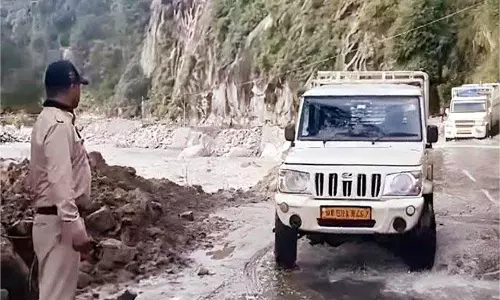 Himachal: 21 दिनाें बाद यातायात बहाल, लाेगाें ने ली राहत की सांस Himachal: 21 दिनाें बाद यातायात बहाल, लाेगाें ने ली राहत की सांस