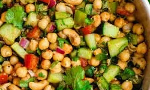 Chickpea Salad Recipe: क्रंची, फ्रेश और फ्लेवरफुल चना सलाद Chickpea Salad Recipe: क्रंची, फ्रेश और फ्लेवरफुल चना सलाद
