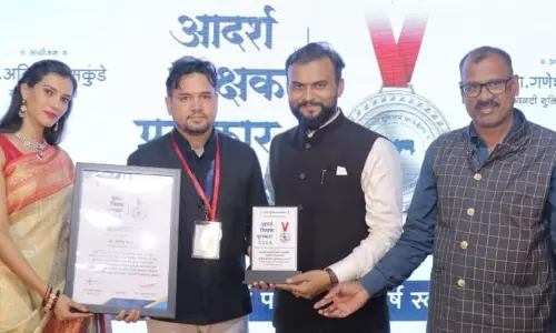 Bareilly: आदर्श शिक्षक पुरस्कार से सम्मानित डॉ. भारद्वाज Bareilly: आदर्श शिक्षक पुरस्कार से सम्मानित डॉ. भारद्वाज