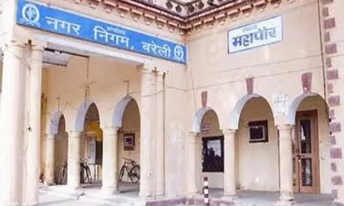 Bareilly: अतिक्रमण हटाने पर संघर्ष, बाद में दुकाने सजाईं गईं Bareilly: अतिक्रमण हटाने पर संघर्ष, बाद में दुकाने सजाईं गईं