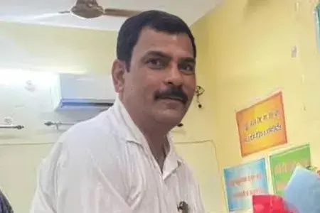 Bareilly: इनामी सूर्यकांत मौर्य पर नया धोखाधड़ी मामला Bareilly: इनामी सूर्यकांत मौर्य पर नया धोखाधड़ी मामला