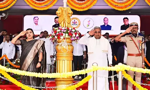 कल्याण कर्नाटक महोत्सव: मुख्यमंत्री सिद्धारमैया ने राष्ट्रीय ध्वज फहराया कल्याण कर्नाटक महोत्सव: मुख्यमंत्री सिद्धारमैया ने राष्ट्रीय ध्वज फहराया